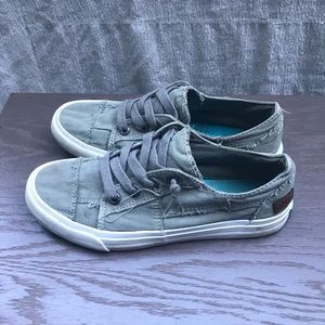 Blowfish: Grey slip-on sneakers size 8